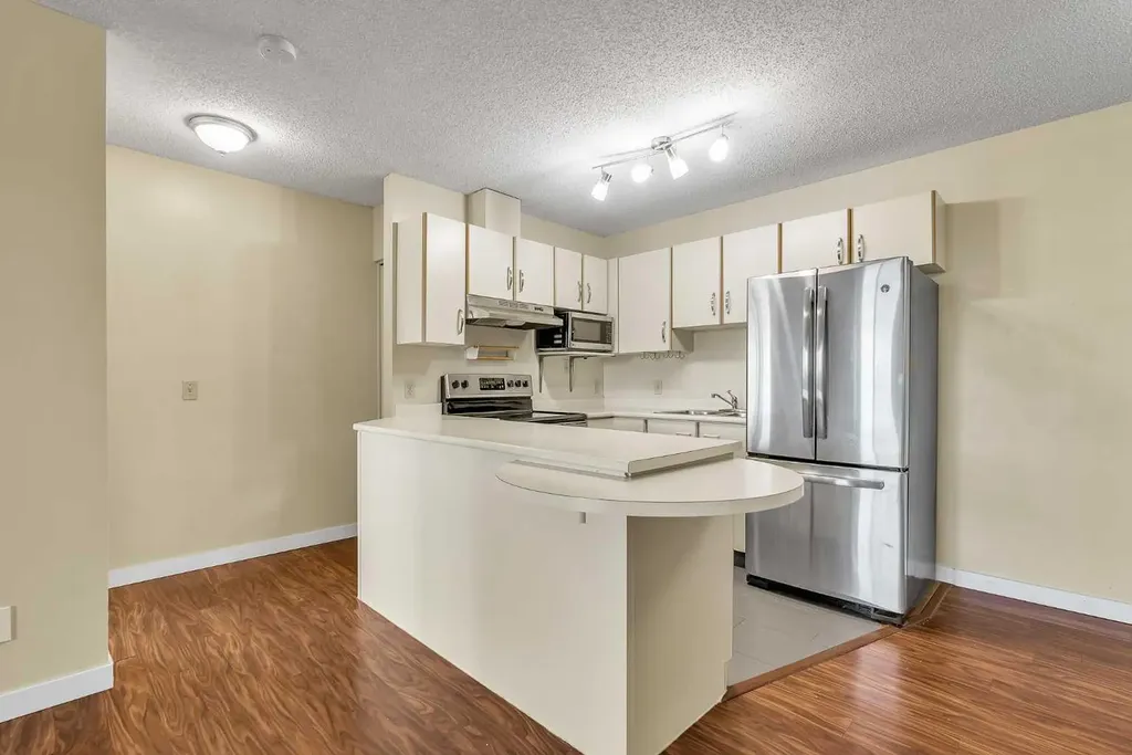 1332 Edenwold Heights NW Calgary AB T3A 3T5
