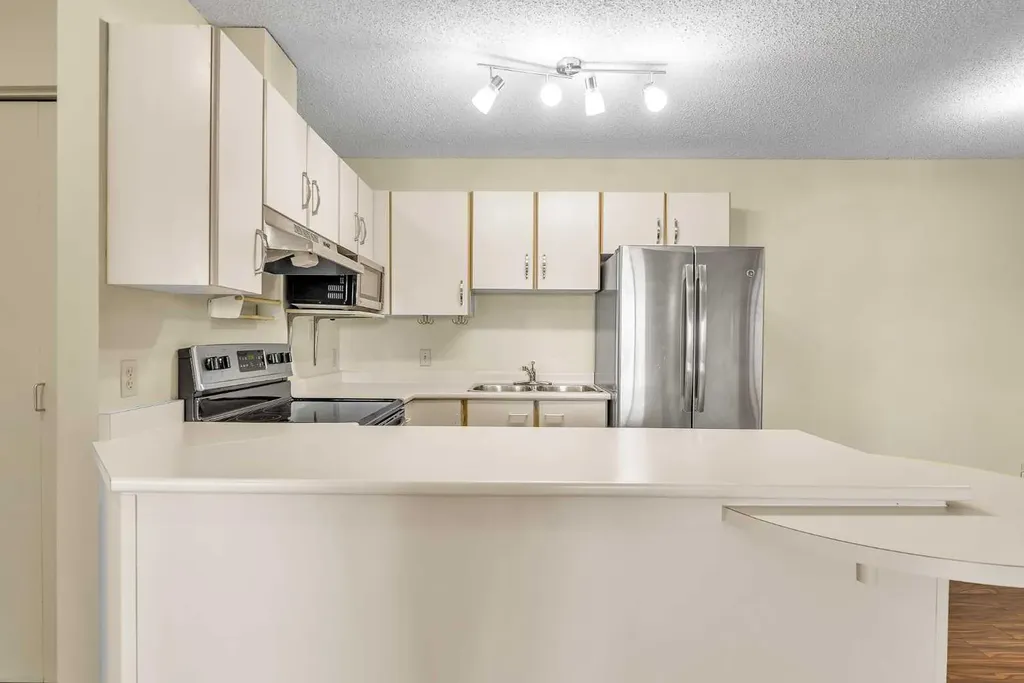1332 Edenwold Heights NW Calgary AB T3A 3T5