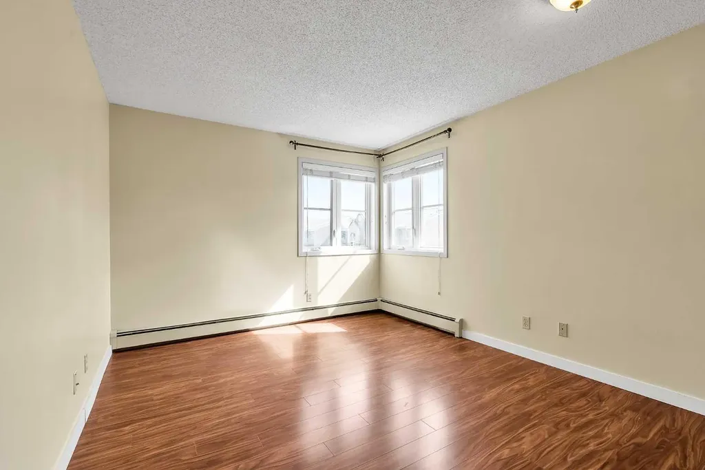 1332 Edenwold Heights NW Calgary AB T3A 3T5