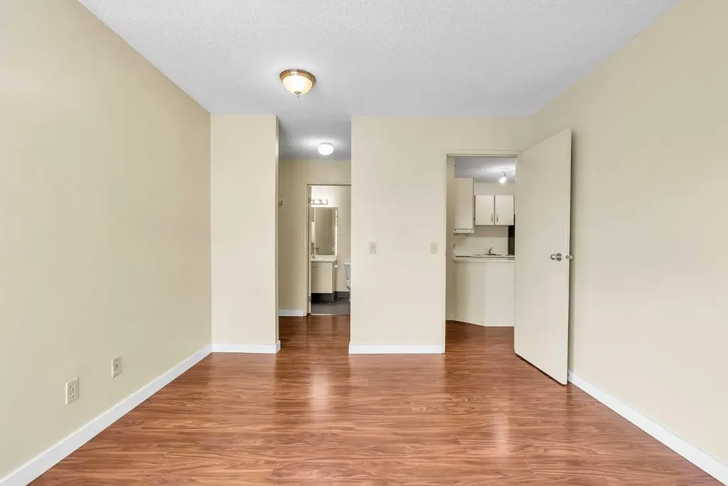 1332 Edenwold Heights NW Calgary AB T3A 3T5