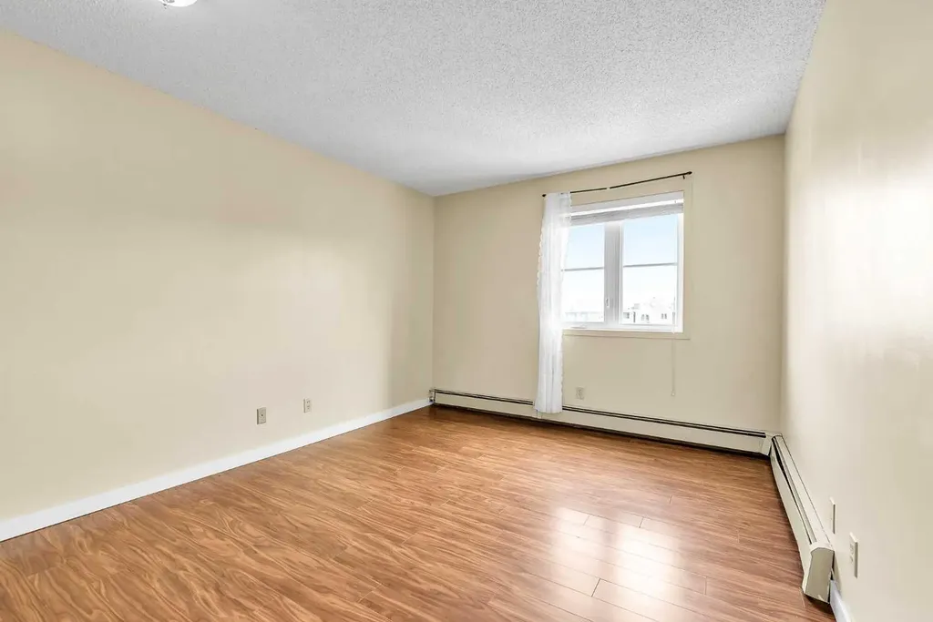1332 Edenwold Heights NW Calgary AB T3A 3T5