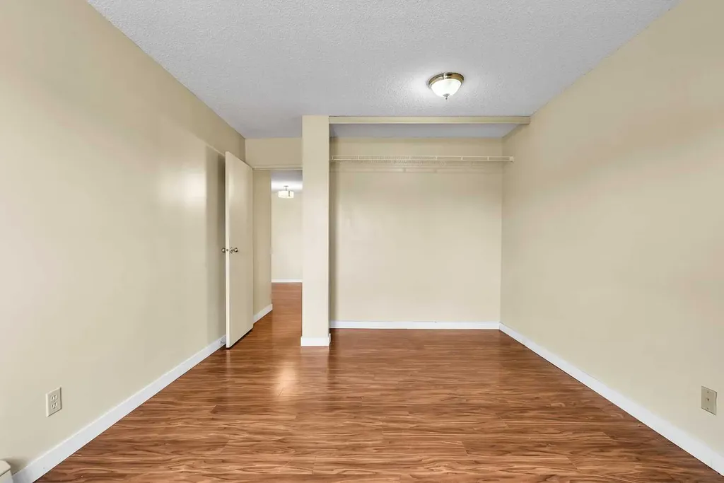 1332 Edenwold Heights NW Calgary AB T3A 3T5