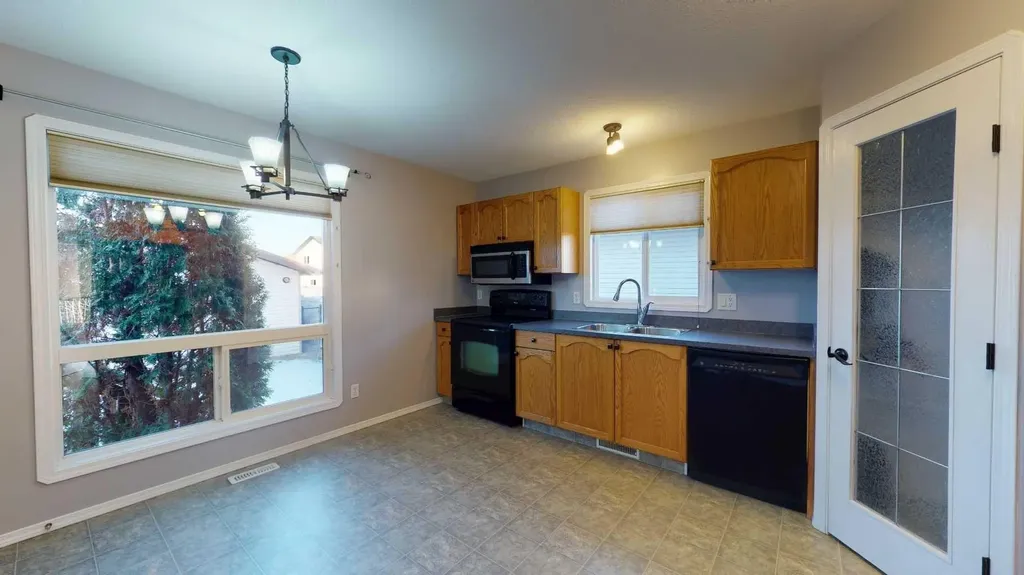 158 Pinnacle Drive Grande Prairie AB T8W 2Z3