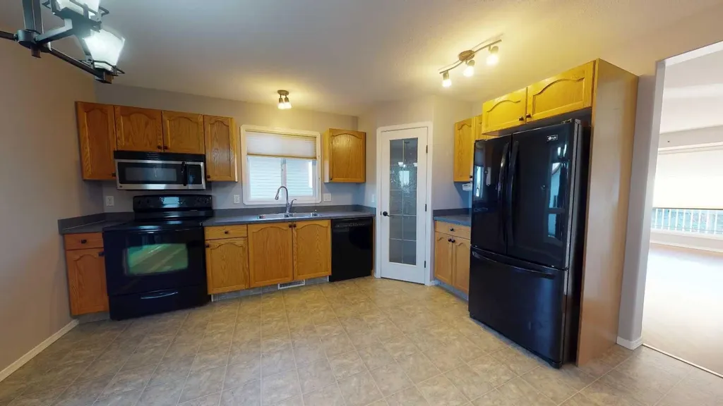 158 Pinnacle Drive Grande Prairie AB T8W 2Z3
