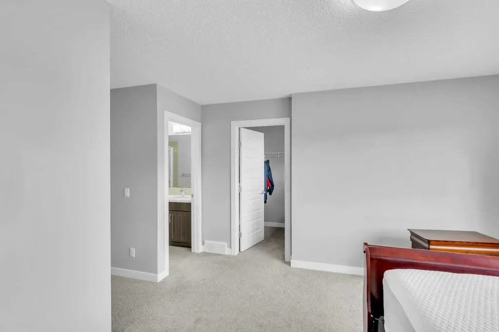 52 Red Embers Manor NE Calgary AB T3N 1K6
