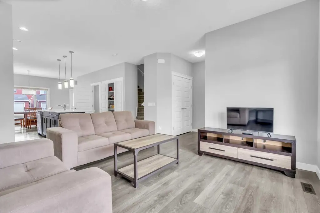 52 Red Embers Manor NE Calgary AB T3N 1K6