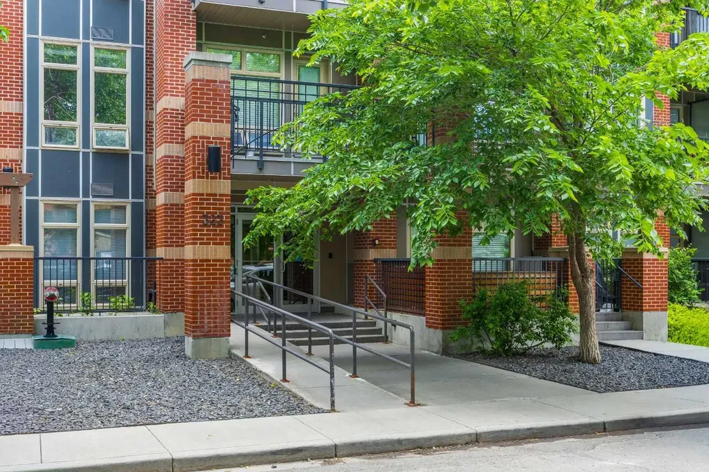 323 20 Avenue SW Calgary AB T2S 2G5