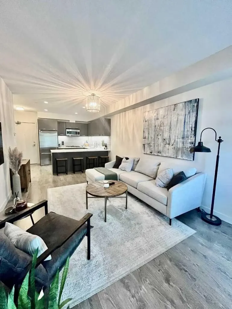 323 20 Avenue SW Calgary AB T2S 2G5