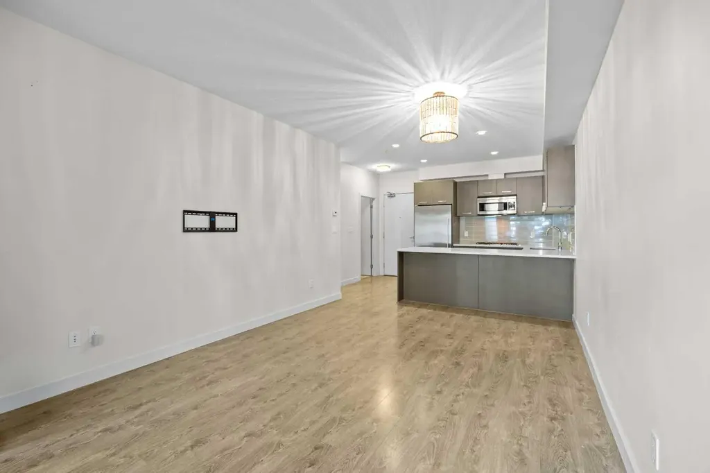 323 20 Avenue SW Calgary AB T2S 2G5