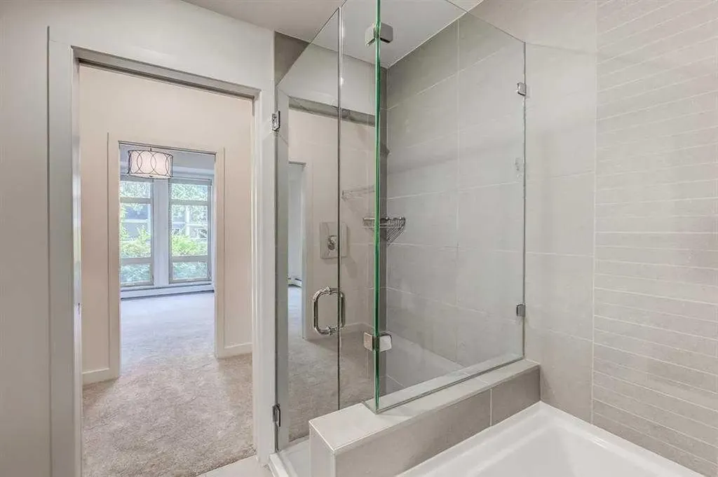 323 20 Avenue SW Calgary AB T2S 2G5