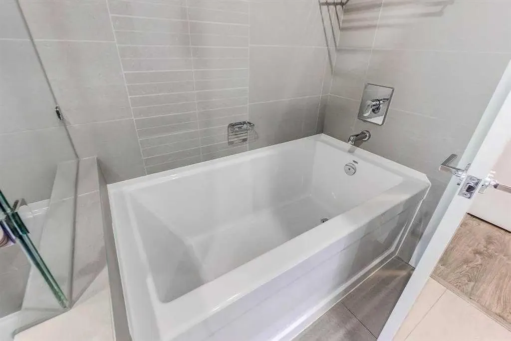 323 20 Avenue SW Calgary AB T2S 2G5