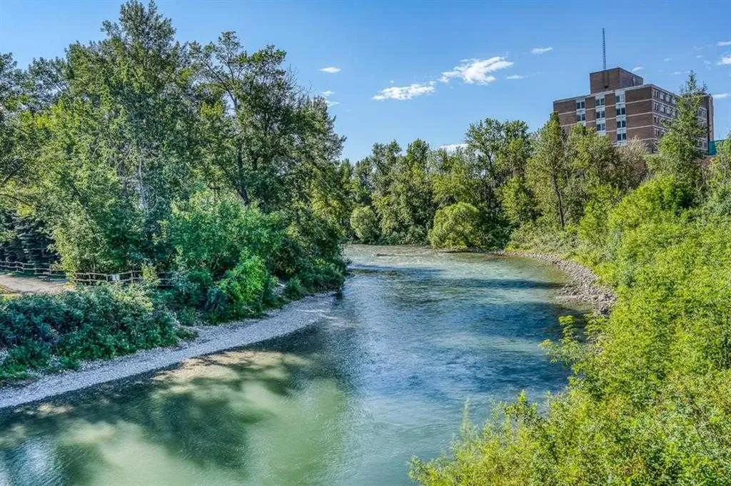 323 20 Avenue SW Calgary AB T2S 2G5