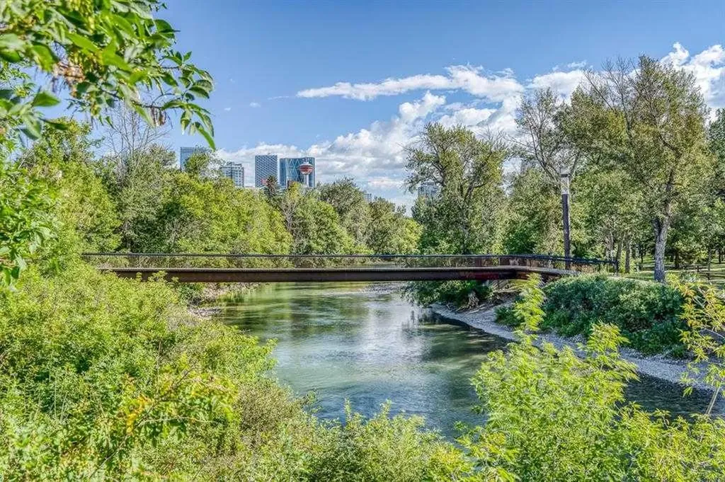 323 20 Avenue SW Calgary AB T2S 2G5