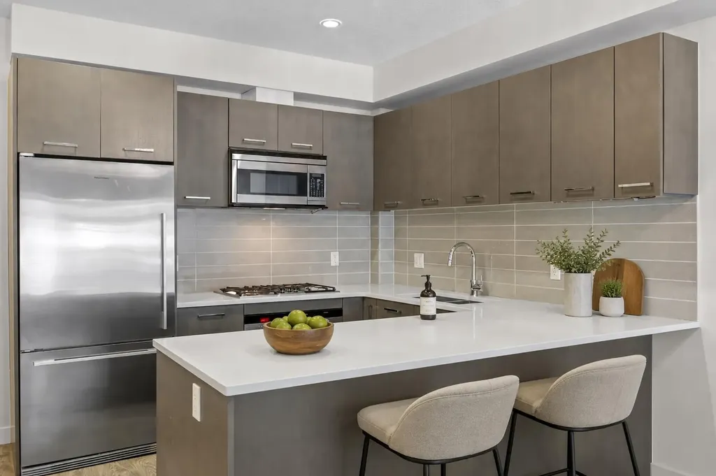 323 20 Avenue SW Calgary AB T2S 2G5