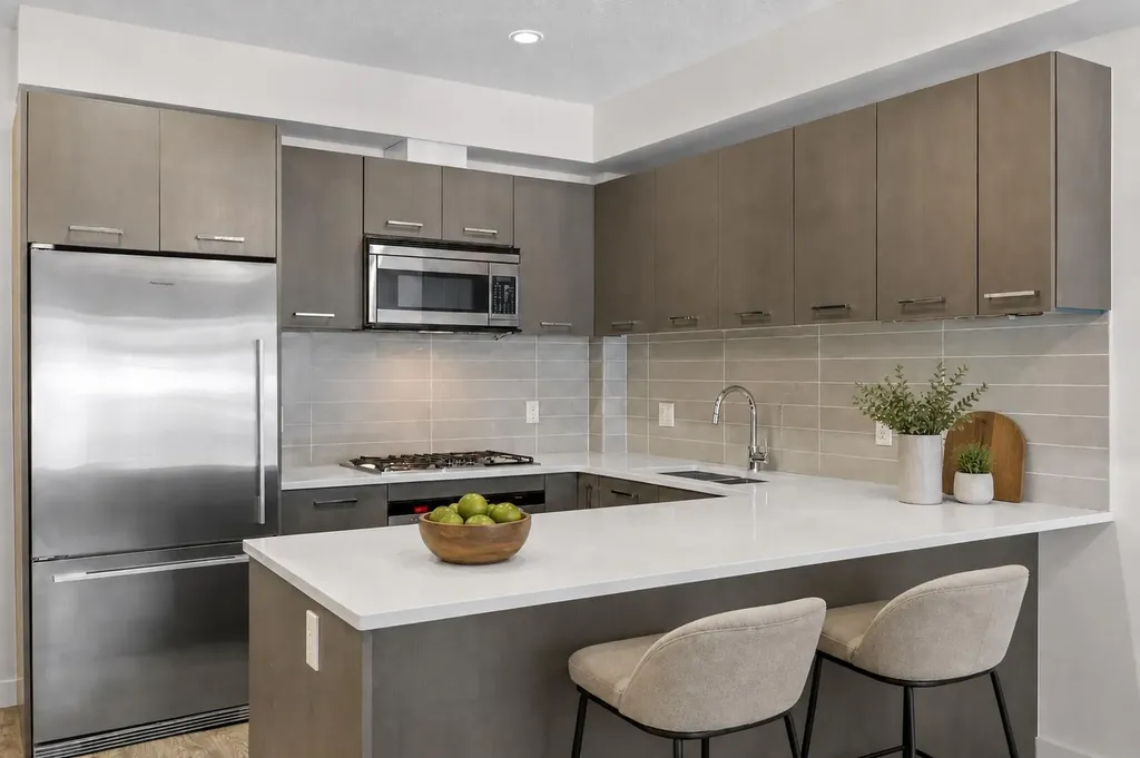 323 20 Avenue SW Calgary AB T2S 2G5