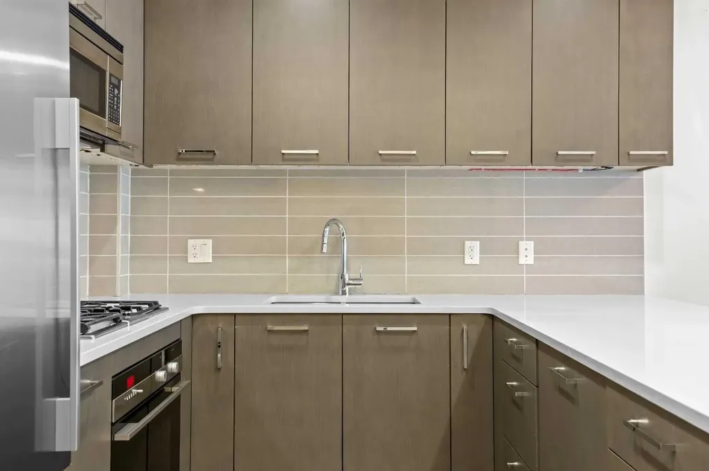 323 20 Avenue SW Calgary AB T2S 2G5