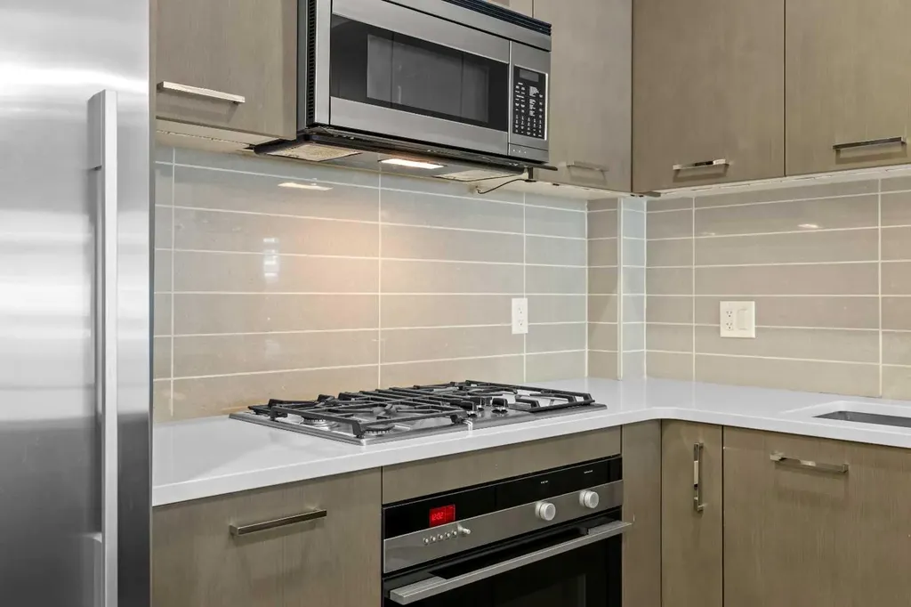 323 20 Avenue SW Calgary AB T2S 2G5