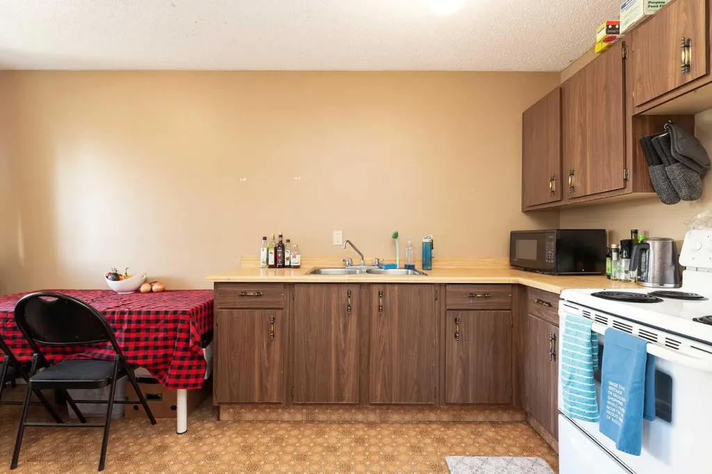 625 Columbia Boulevard W Lethbridge AB T1K 5K3