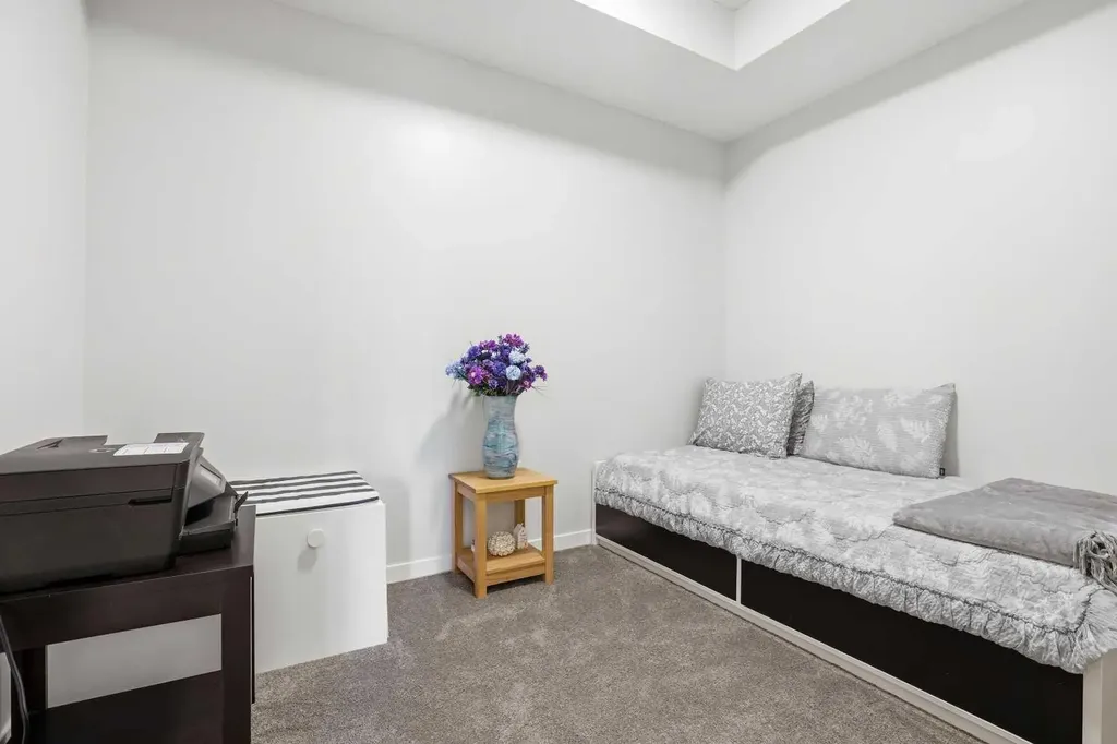 33 Carringham Gate NW Calgary AB T3P 2H6