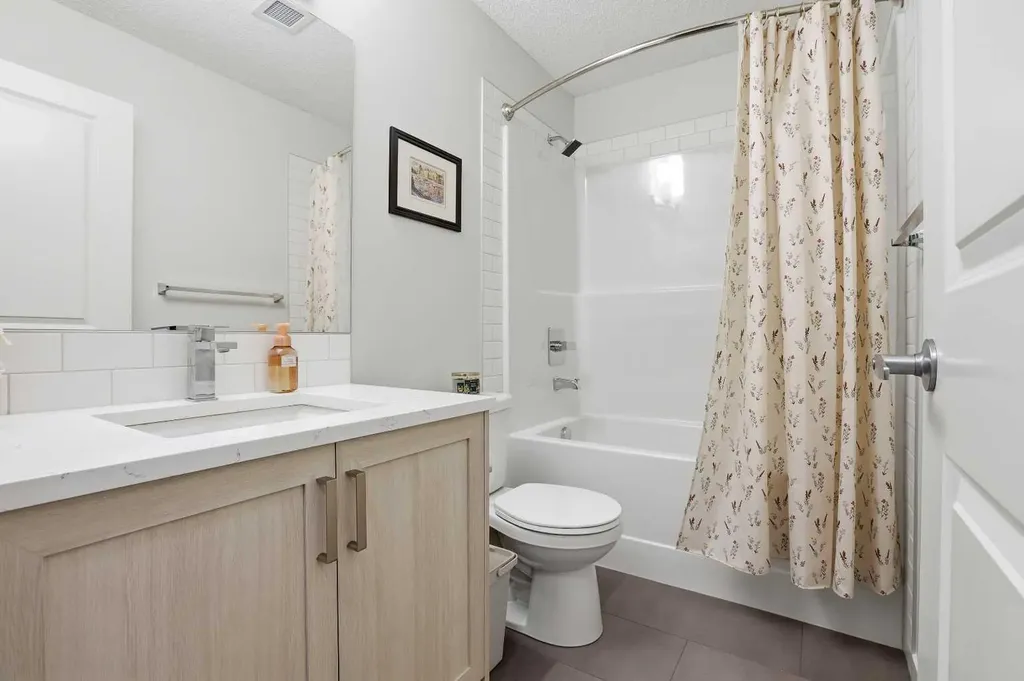 33 Carringham Gate NW Calgary AB T3P 2H6