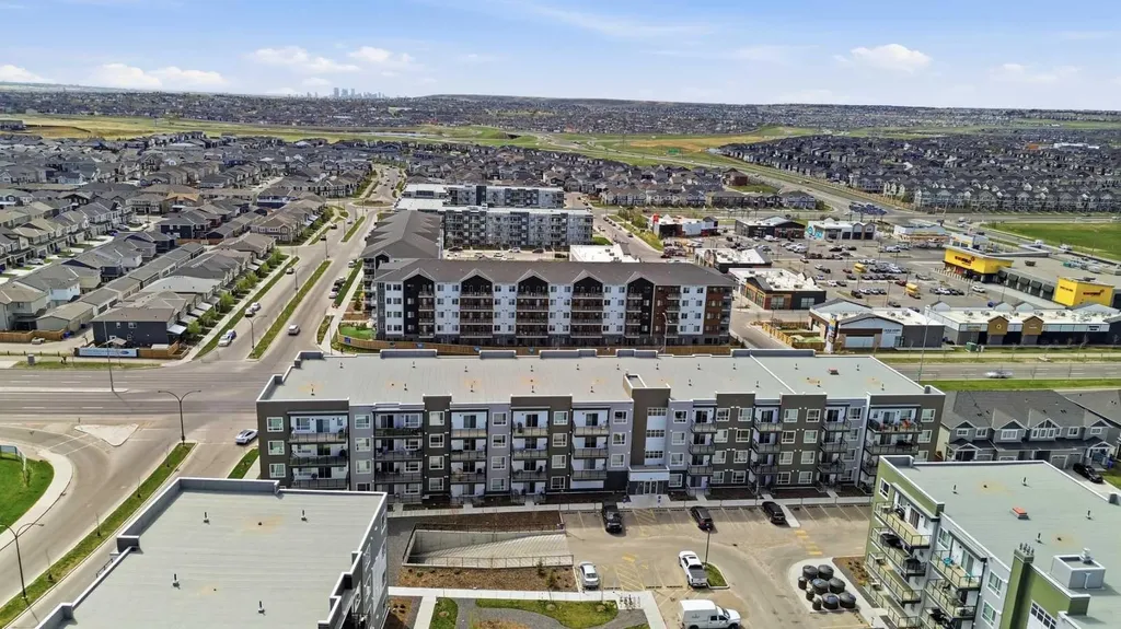 33 Carringham Gate NW Calgary AB T3P 2H6