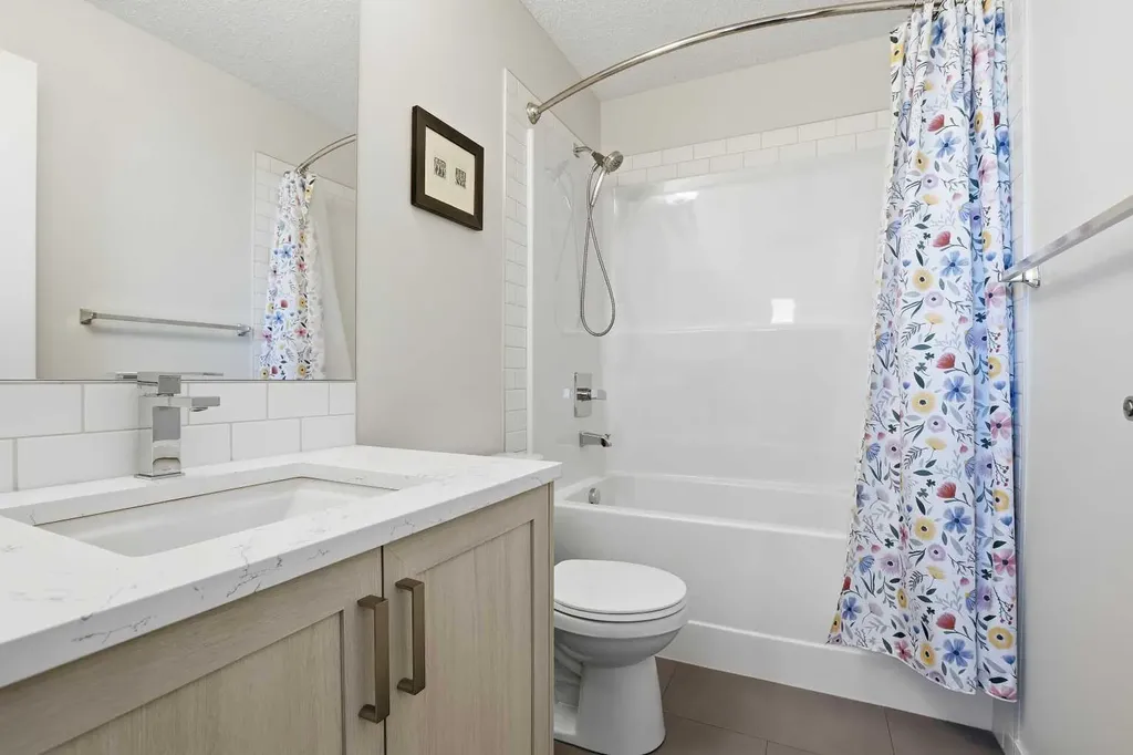 33 Carringham Gate NW Calgary AB T3P 2H6