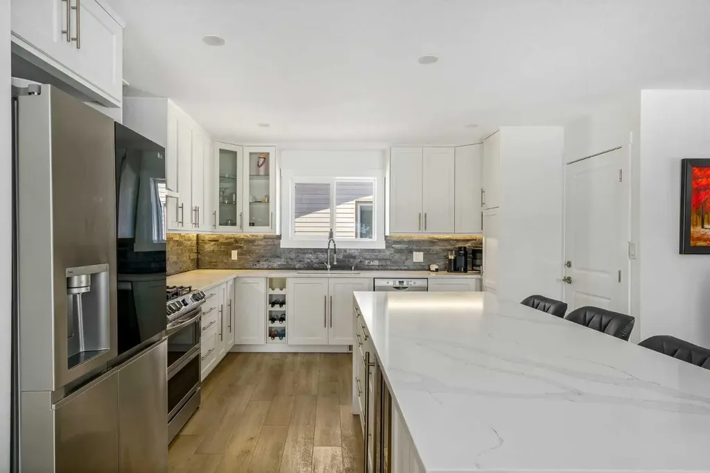 119 Silvercreek Close NW Calgary AB T3B 4G2