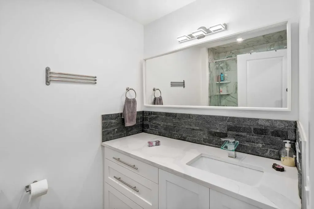 119 Silvercreek Close NW Calgary AB T3B 4G2