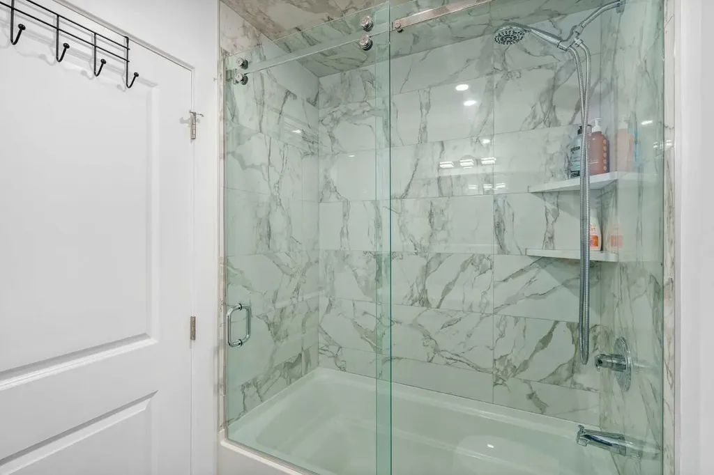 119 Silvercreek Close NW Calgary AB T3B 4G2