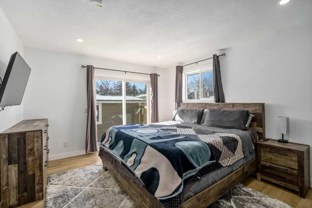 119 Silvercreek Close NW Calgary AB T3B 4G2