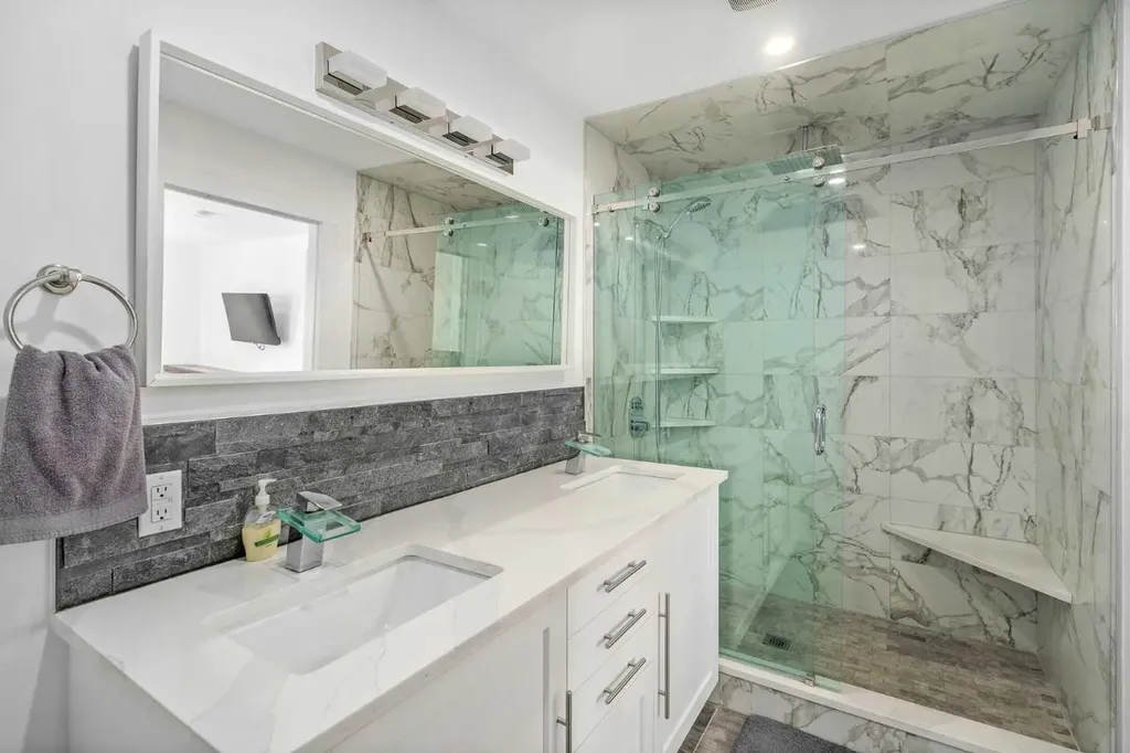 119 Silvercreek Close NW Calgary AB T3B 4G2