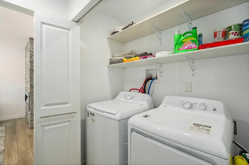 119 Silvercreek Close NW Calgary AB T3B 4G2