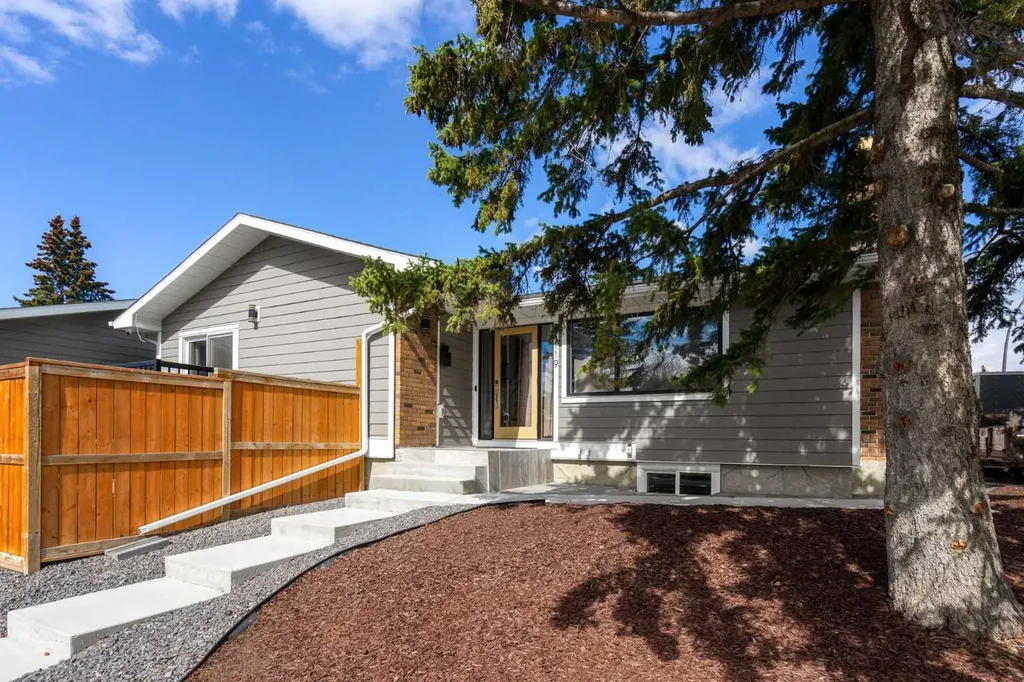 119 Silvercreek Close NW Calgary AB T3B 4G2