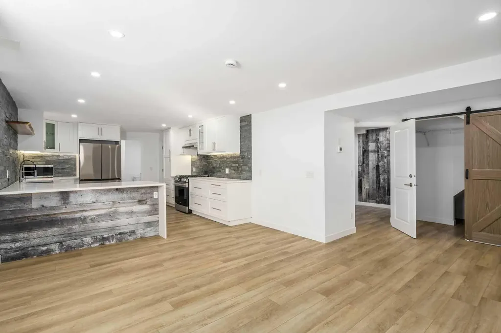 119 Silvercreek Close NW Calgary AB T3B 4G2