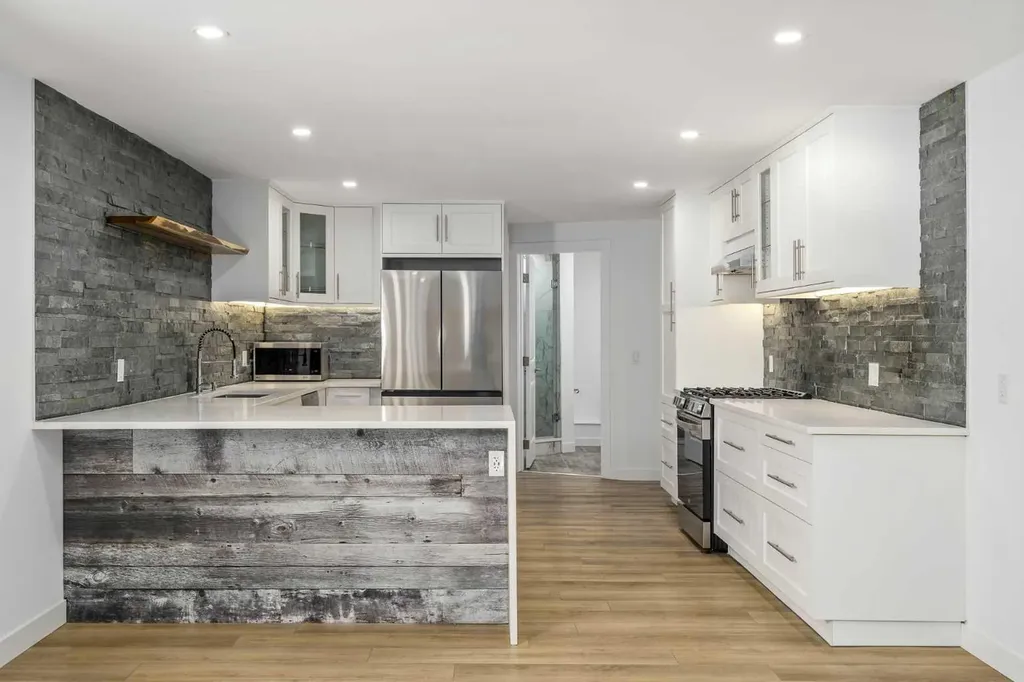119 Silvercreek Close NW Calgary AB T3B 4G2