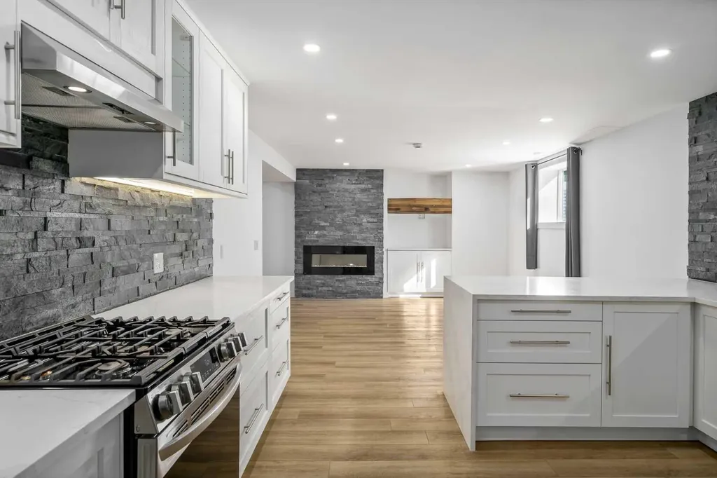 119 Silvercreek Close NW Calgary AB T3B 4G2