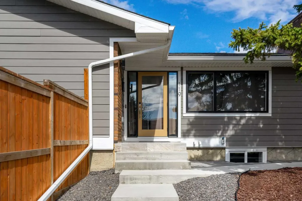 119 Silvercreek Close NW Calgary AB T3B 4G2