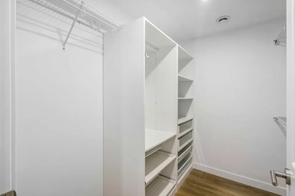 119 Silvercreek Close NW Calgary AB T3B 4G2