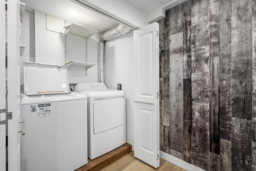119 Silvercreek Close NW Calgary AB T3B 4G2