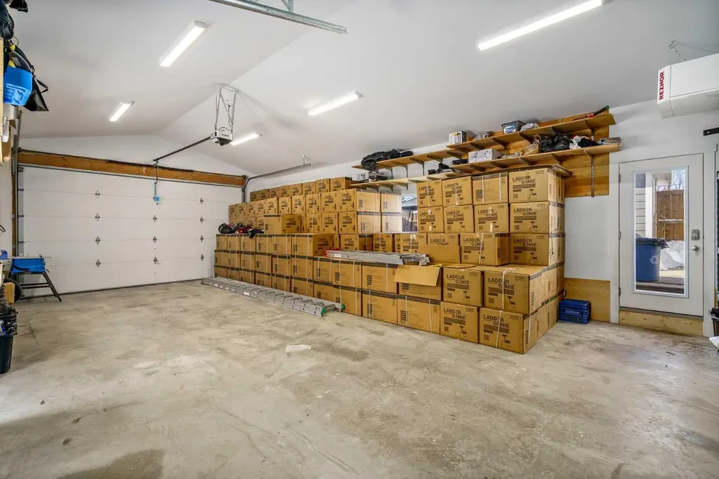 119 Silvercreek Close NW Calgary AB T3B 4G2