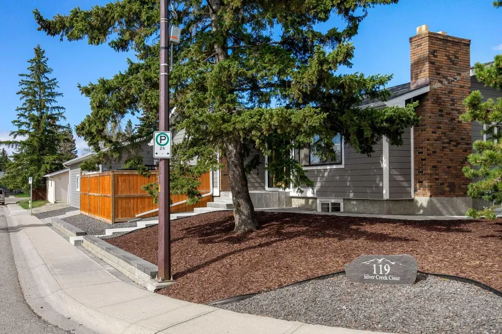 119 Silvercreek Close NW Calgary AB T3B 4G2