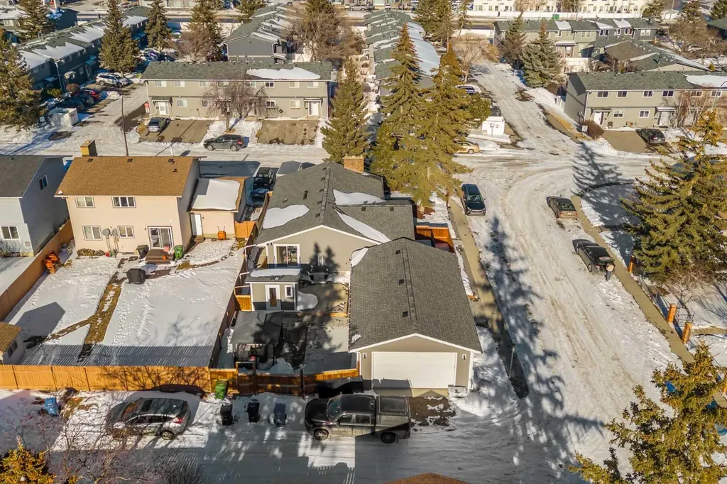 119 Silvercreek Close NW Calgary AB T3B 4G2