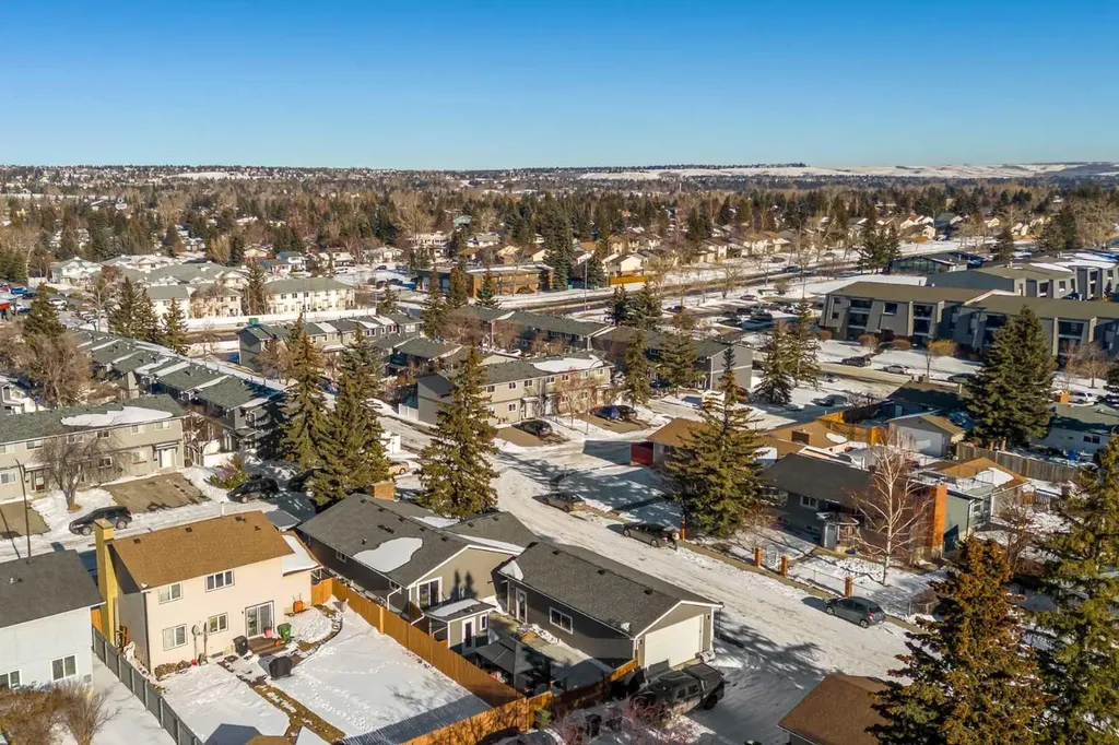 119 Silvercreek Close NW Calgary AB T3B 4G2