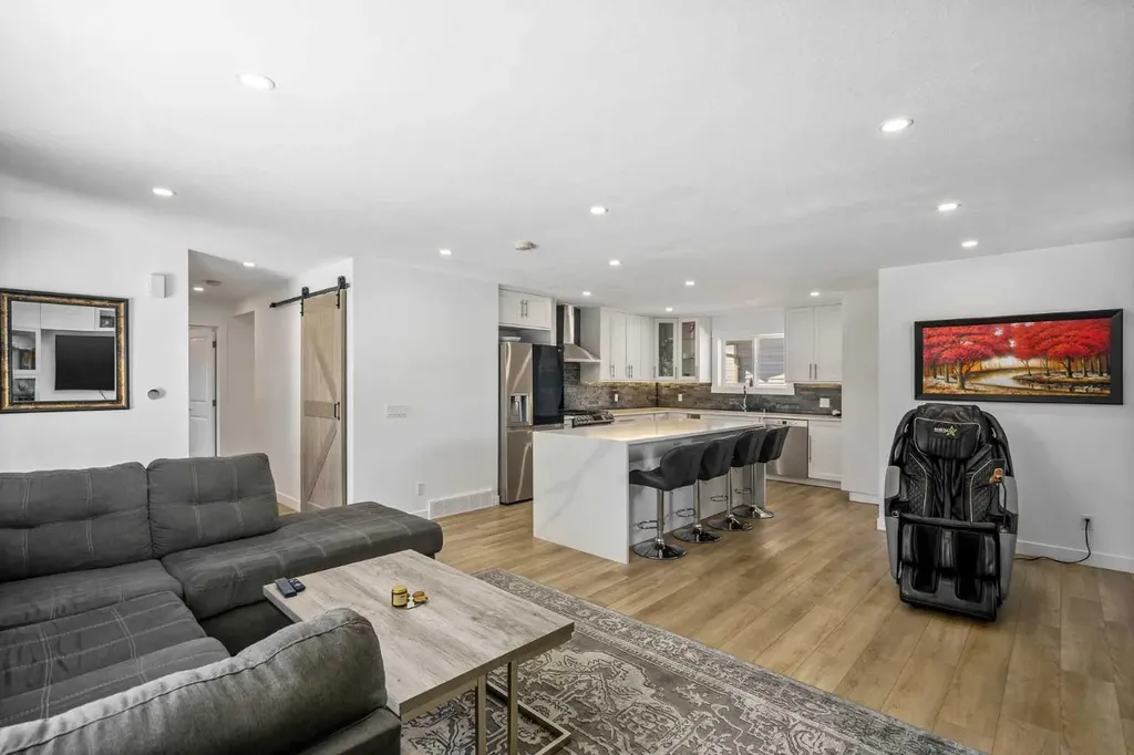 119 Silvercreek Close NW Calgary AB T3B 4G2