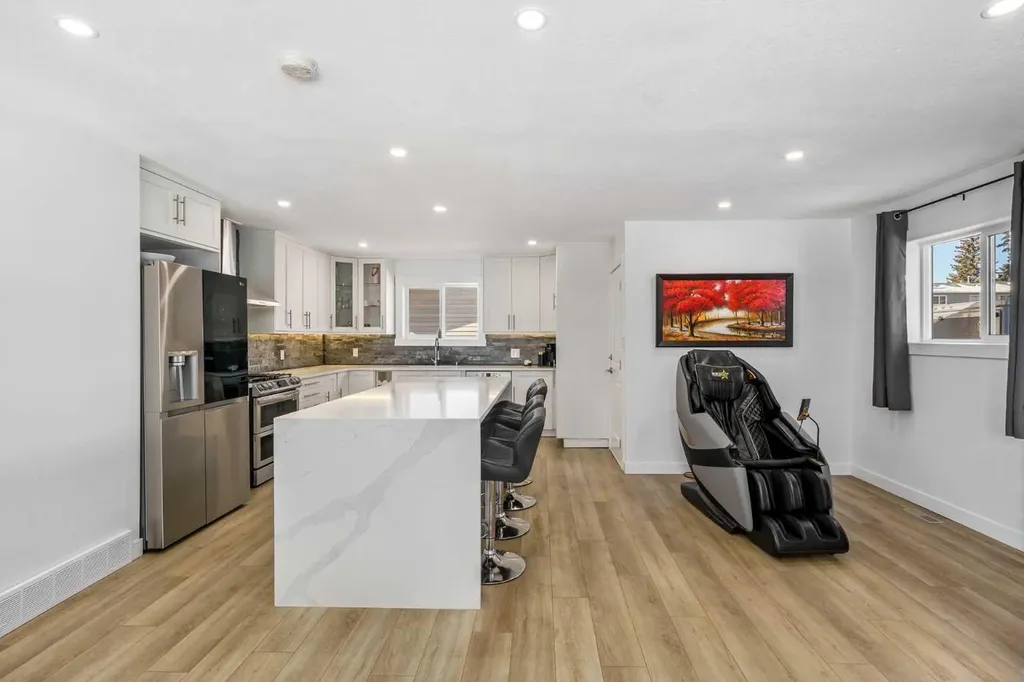 119 Silvercreek Close NW Calgary AB T3B 4G2