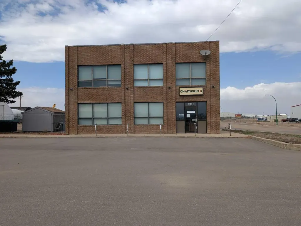 1811 Broadway Avenue E Redcliff AB T0J 2P0
