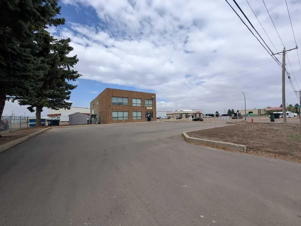 1811 Broadway Avenue E Redcliff AB T0J 2P0