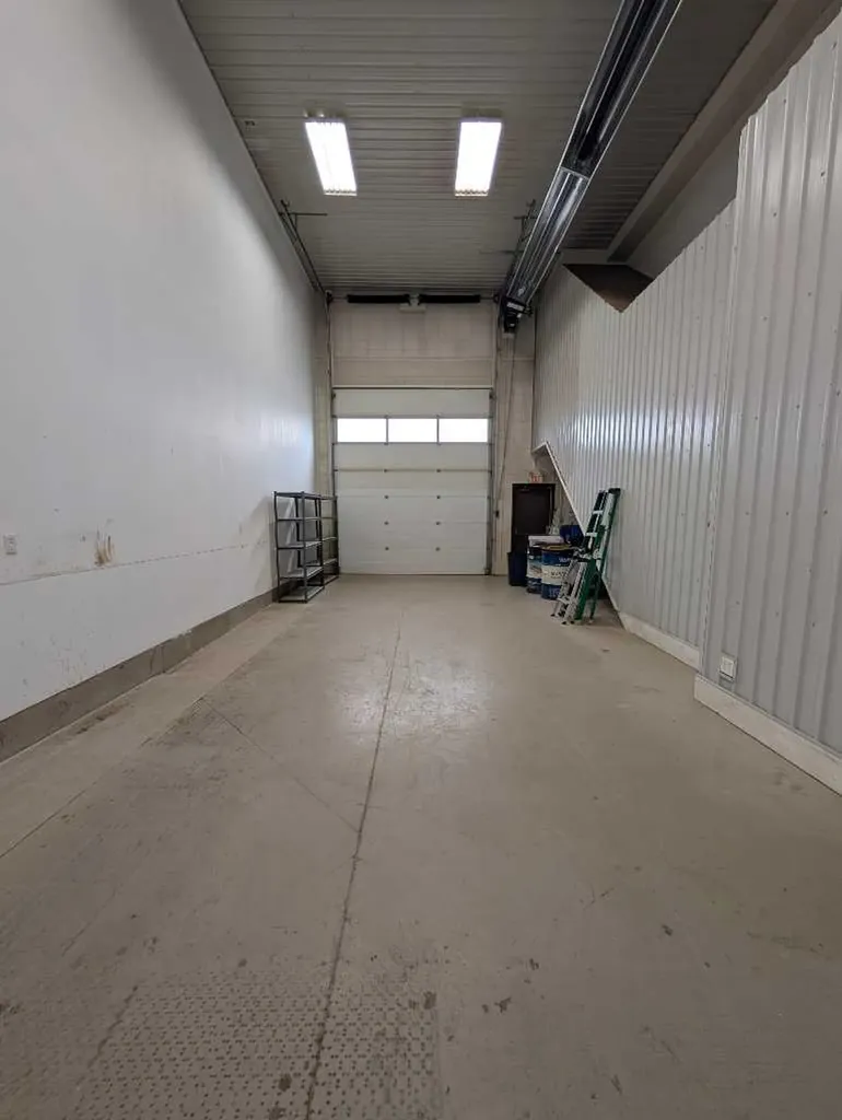 1811 Broadway Avenue E Redcliff AB T0J 2P0