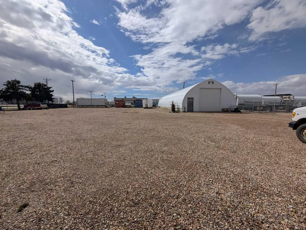 1811 Broadway Avenue E Redcliff AB T0J 2P0