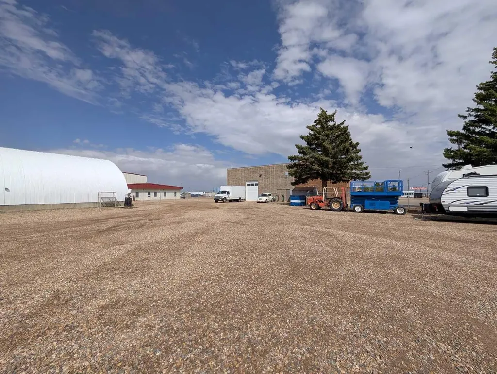 1811 Broadway Avenue E Redcliff AB T0J 2P0
